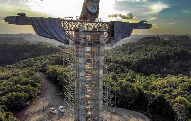 У Бразилії будують нову статую Ісуса Христа