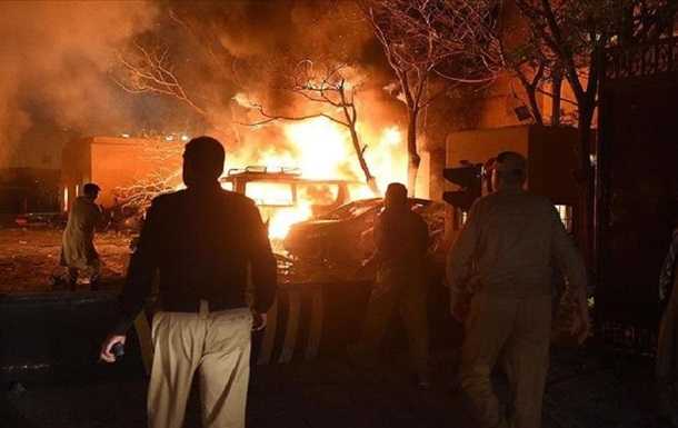 У Пакистані біля готелю стався вибух, є загиблі і поранені