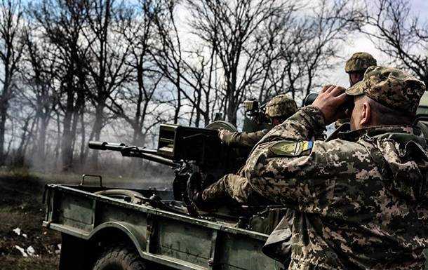 Доба на Донбасі: дев'ять обстрілів, поранений боєць