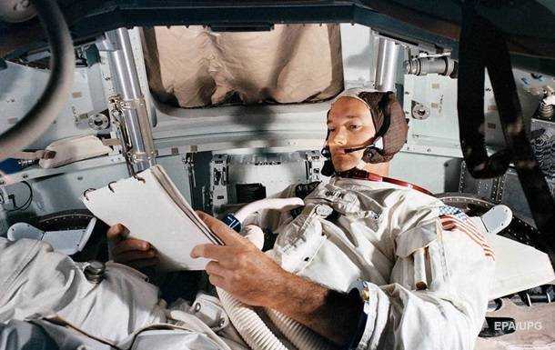 Помер учасник першої місії на Місяць Майкл Коллінз