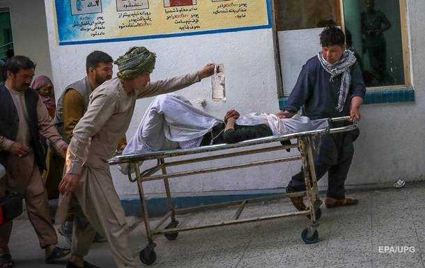 Під час вибуху біля школи в Кабулі загинули десятки людей
