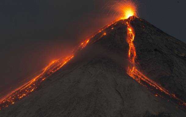 В Італії почалося виверження одразу двох вулканів