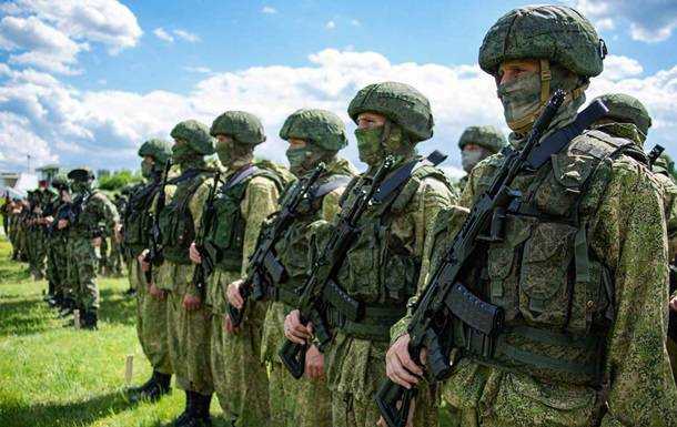 У Росії пояснили війська біля кордонів України