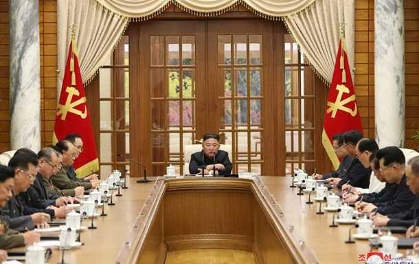 Лідер КНДР вперше за місяць з'явився на публіці
