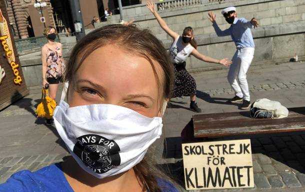Грета Тунберг знову протестує під шведським парламентом