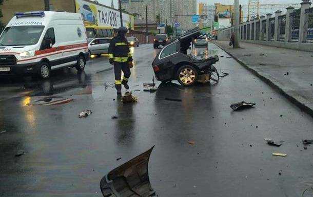 ДТП в Одесі: автомобіль розірвало на частини