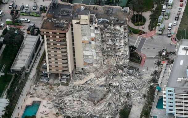 Момент обвалення багатоповерхового будинку в Маямі потрапив на відео