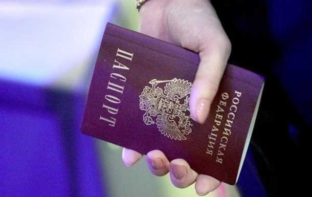 В "армію" сепаратистів заманюють паспортами РФ