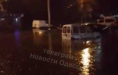 Вулиці Одеси пішли під воду після грози