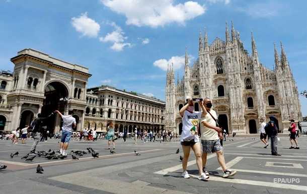 В Італії скасували носіння масок на вулиці