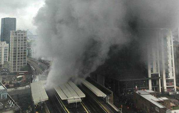 У Лондоні сталася сильна пожежа на залізничній станції
