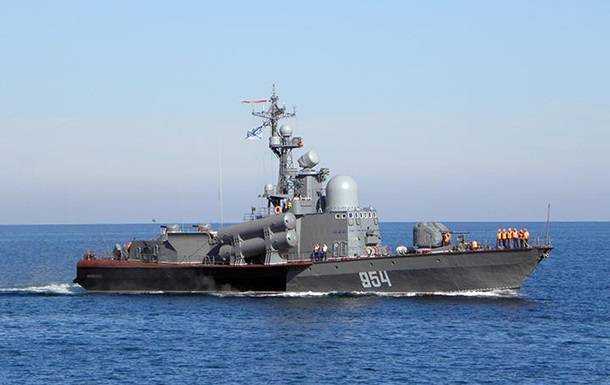 Росія направила ракетний катер на допомогу українцям у Чорному морі