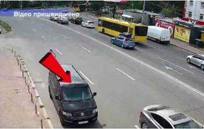 У Києві авто без водія перетнуло шестисмугову дорогу