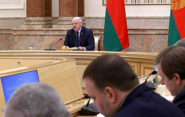 Лукашенко заявив, що посол у Латвії мав "набити морду" меру Риги