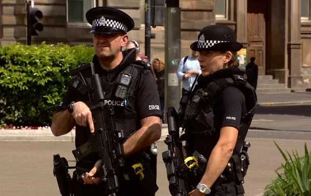 У Лондоні невідомий з ножем напав на поліцейських