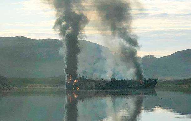 У порту Норвегії загорівся російський траулер