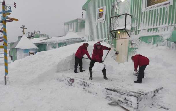 Полярну станцію Академік Вернадський замело снігом