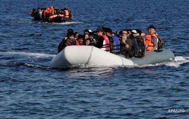 Біля берегів Тунісу врятували близько сотні мігрантів