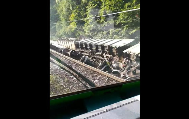 З'явилися відео з аварії поїзда на Львівщині