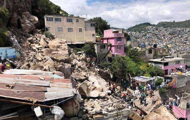 У Мексиці скеля обвалилася на житлові будинки