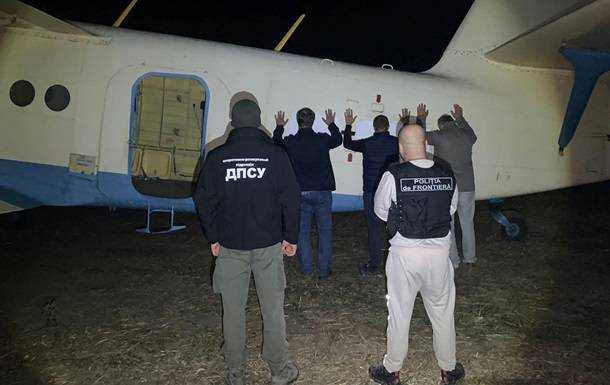 У Молдові затримали контрабандистів з України з літаком