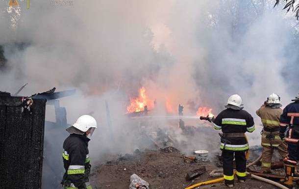 Рятувальники ліквідували пожежу у поселенні ромів