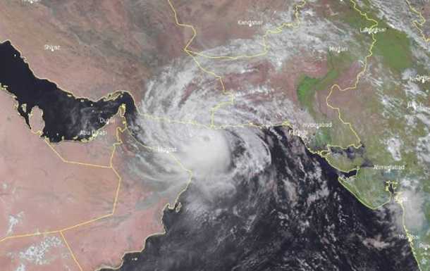 На Оман обрушився тропічний циклон Шахін, є загиблі