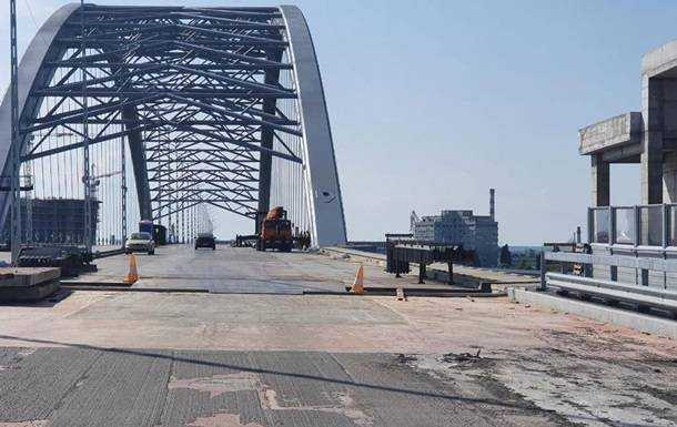 На будівництві Подільського моста в Києві вкрали 150 млн