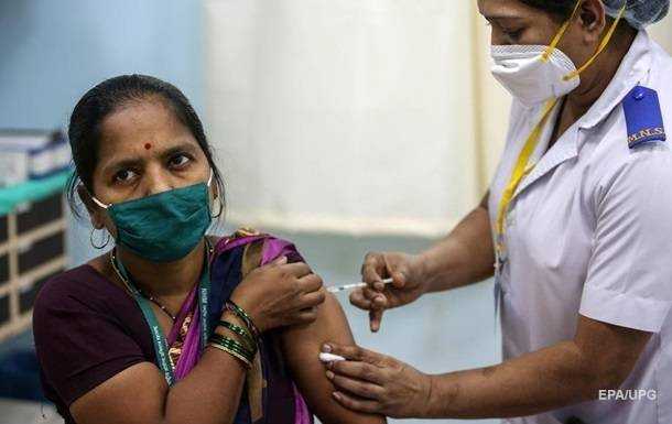 В Індії піснями і танцями відсвяткували мільярдну COVID-вакцинацію