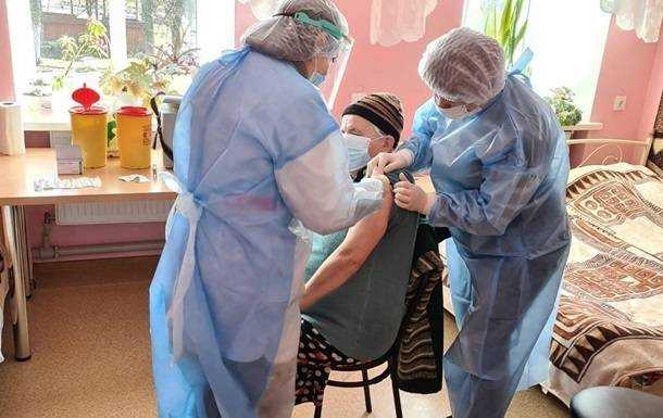 В Україні три дні поспіль рекорди COVID-вакцинації
