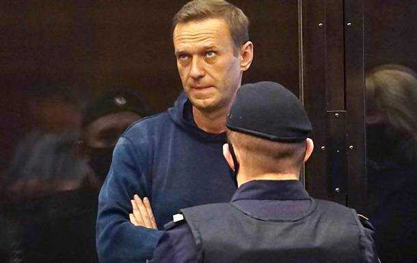 Екс-в'язні розповіли про знущання у колонії над Навальним