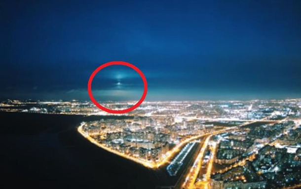 У небі Санкт-Петербурга зняли на відео яскравий НЛО