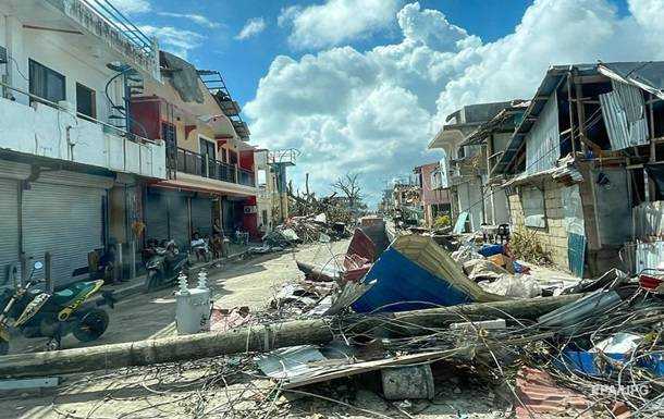 З'явилися кадри наслідків тайфуну на Філіппінах