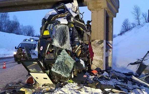 У Росії автобус влетів в опору мосту: п'ять жертв