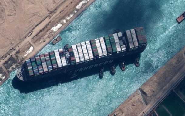 Суецький канал за рік отримав небачений прибуток