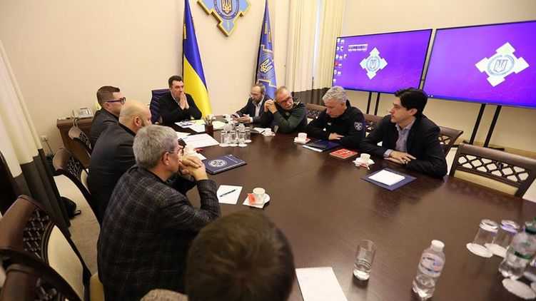 Зеленский созвал экстренное заседание СНБО после обострения обстановки на Донбассе