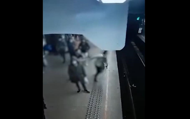 У метро Брюсселя жінку зіштовхнули під потяг