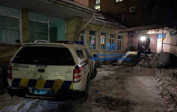 У Києві біля лікарні застрелився чоловік.
