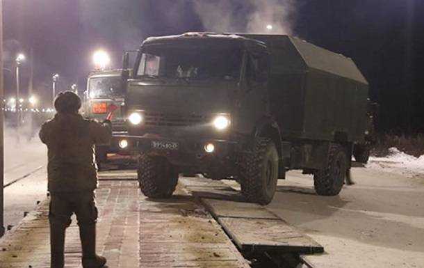 У Білорусь прибули нові ешелони з озброєнням та військовою технікою РФ