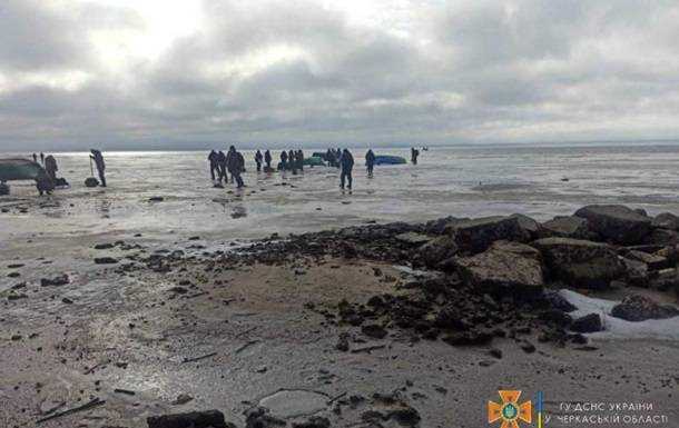 У Черкаській області близько 200 рибалок понесло на крижині