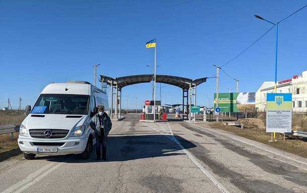 На КПВВ із Кримом з'явилися безоплатні автобуси