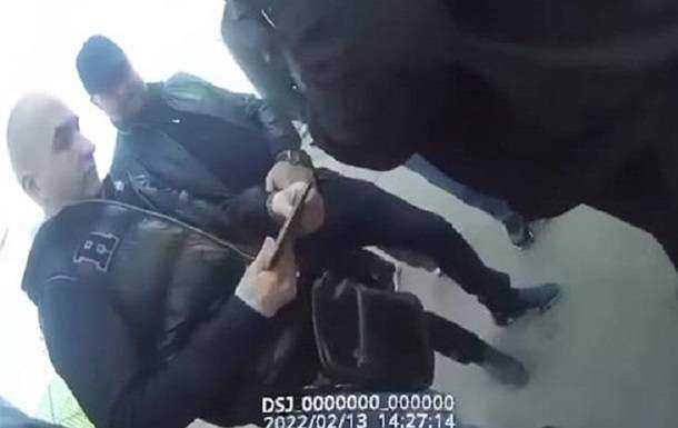 Напад на журналістів у Дніпрі: з'явилося відео з камери поліцейського