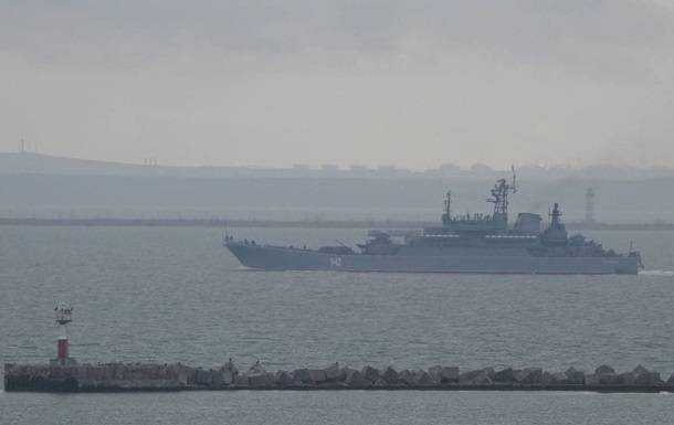 Російські військові кораблі пройшли в Азовське море