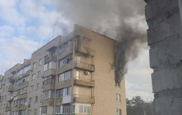 У Бучі під Києвом йдуть бої, горить житловий будинок