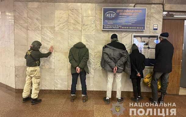 У Києві на станції метро затримано п'ятьох диверсантів