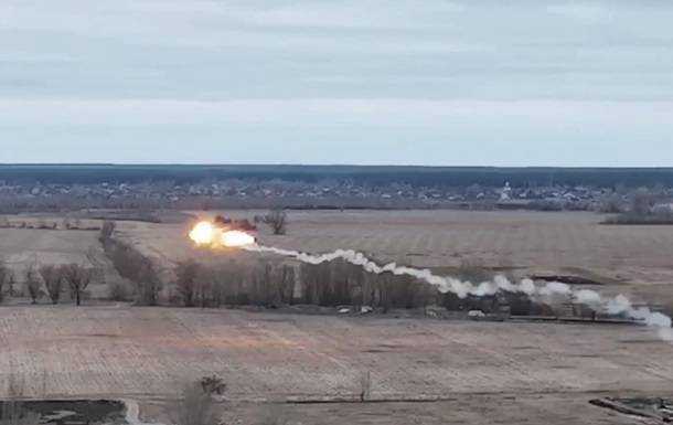 З'явилося відео знищення ворожих танків та вертольота