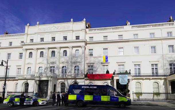 Активісти зайняли будинок путінського олігарха у Лондоні