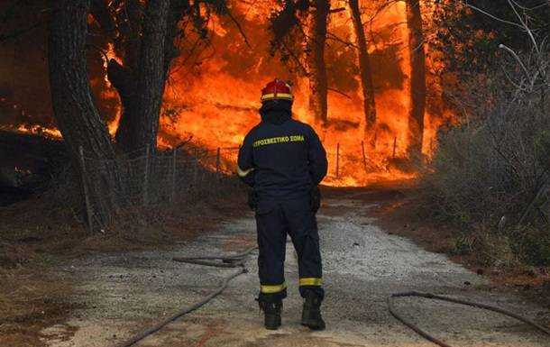 У Греції вирують понад півсотні лісових пожеж