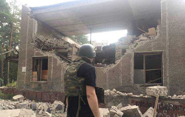 РФ обстріляла Чугуїв: зруйновано багато будівель, з-під завалів дістають людей