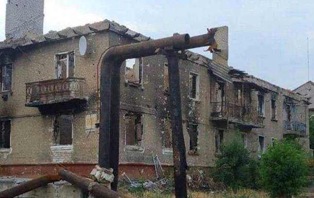 Ворог спалює населені пункти Луганщини - Гайдай